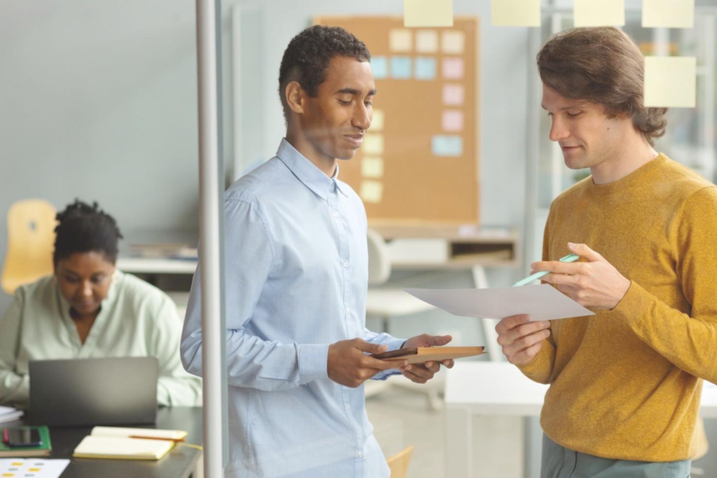 Espace de formation moderne avec équipements professionnels pour l'analyse financière